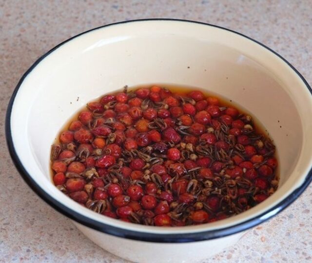 Сироп шиповника: полезные свойства и противопоказания, инструкция по применению